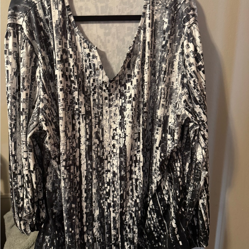 Black & White Abstract V-Neck Women’s Top